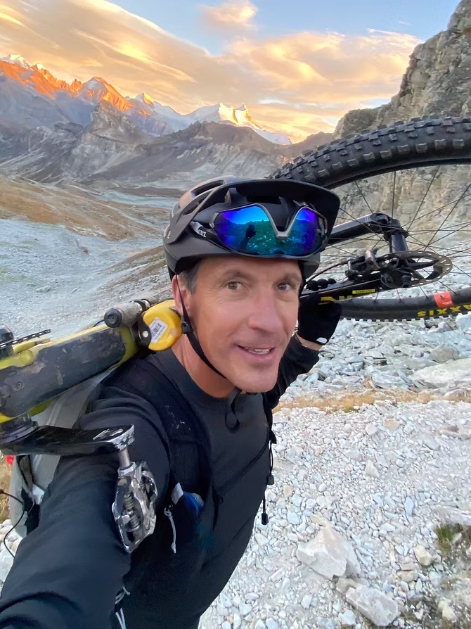 Simon Pulfrey coaching outdoors against a mountain backdrop